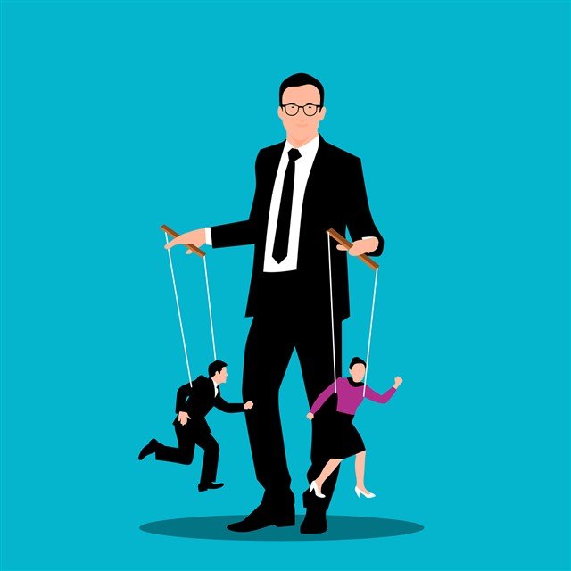 Illustration d’un manager toxique tenant deux marionnettes représentant ses collaborateurs (un homme et une femme), symbolisant le contrôle et la manipulation dans l’équipe.